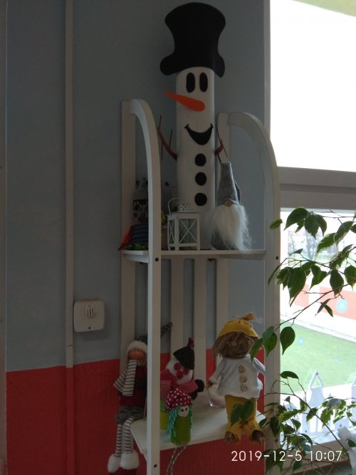 Skřítkové, tesaři, vylezte z mechu....